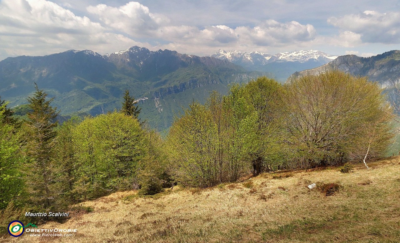 66 Panorama con Cancervo e Venturosa. Ciao ciao Vaccareggio....JPG